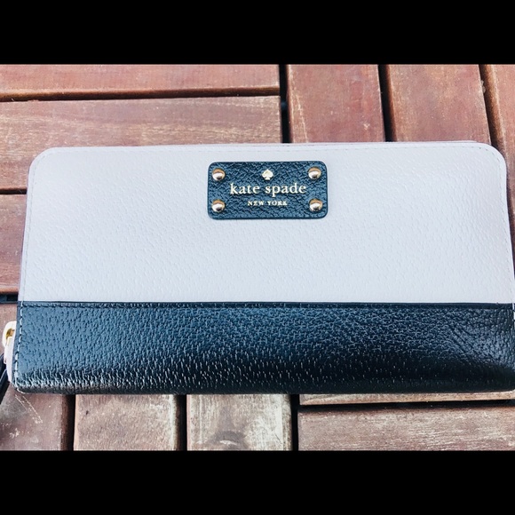 Kate Spade wallet - Picture 2 of 7